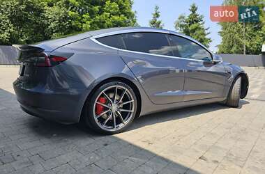 Седан Tesla Model 3 2020 в Ужгороде
