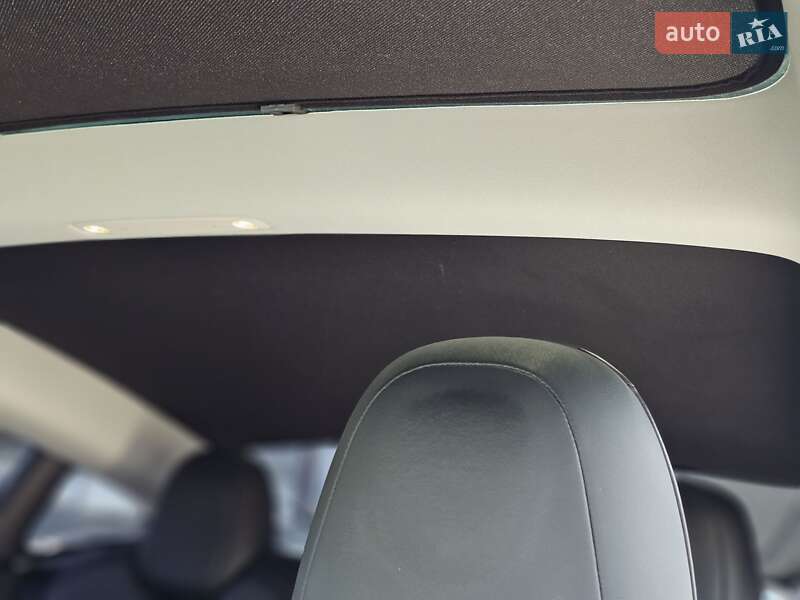 Седан Tesla Model 3 2020 в Ужгороді