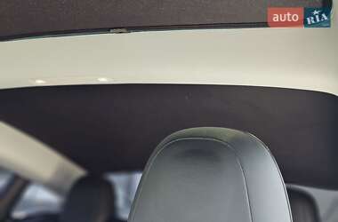 Седан Tesla Model 3 2020 в 