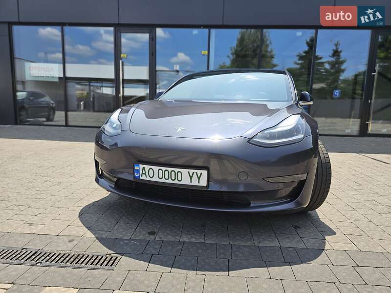 Седан Tesla Model 3 2020 в Ужгороді