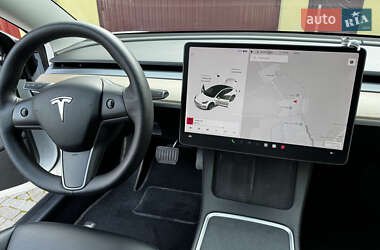 Седан Tesla Model 3 2021 в 