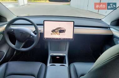 Седан Tesla Model 3 2023 в 