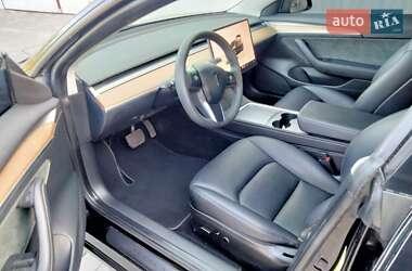 Седан Tesla Model 3 2023 в 