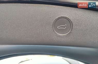 Седан Tesla Model 3 2023 в 