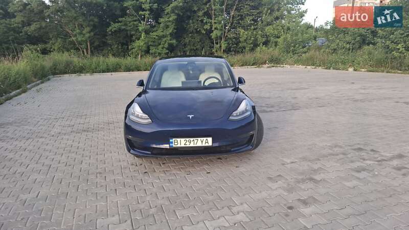 Седан Tesla Model 3 2019 в Полтаві
