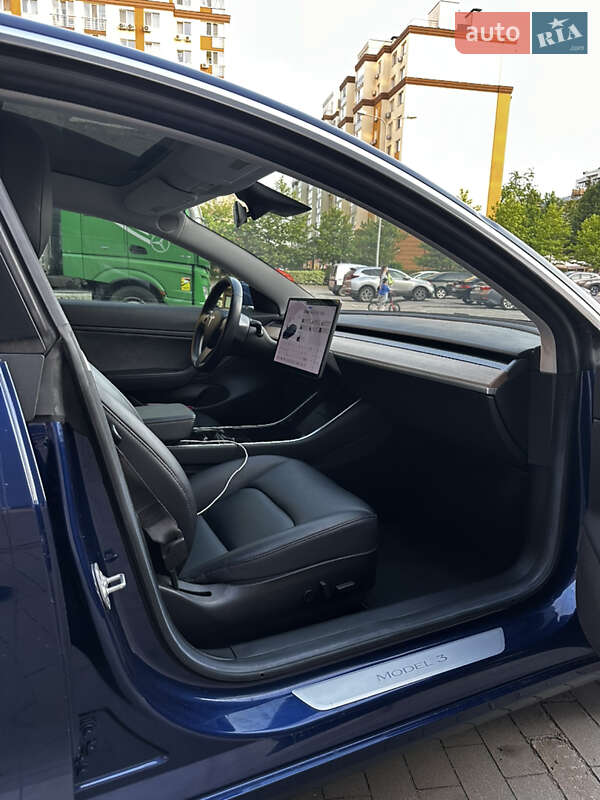 Седан Tesla Model 3 2018 в Киеве
