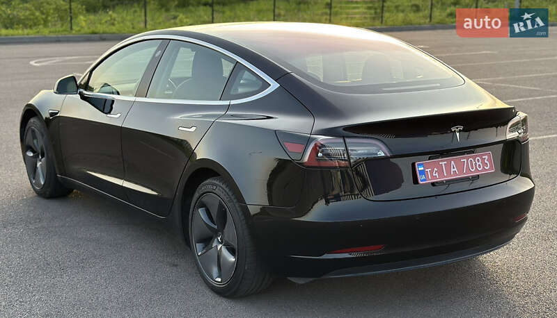 Седан Tesla Model 3 2018 в Рівному