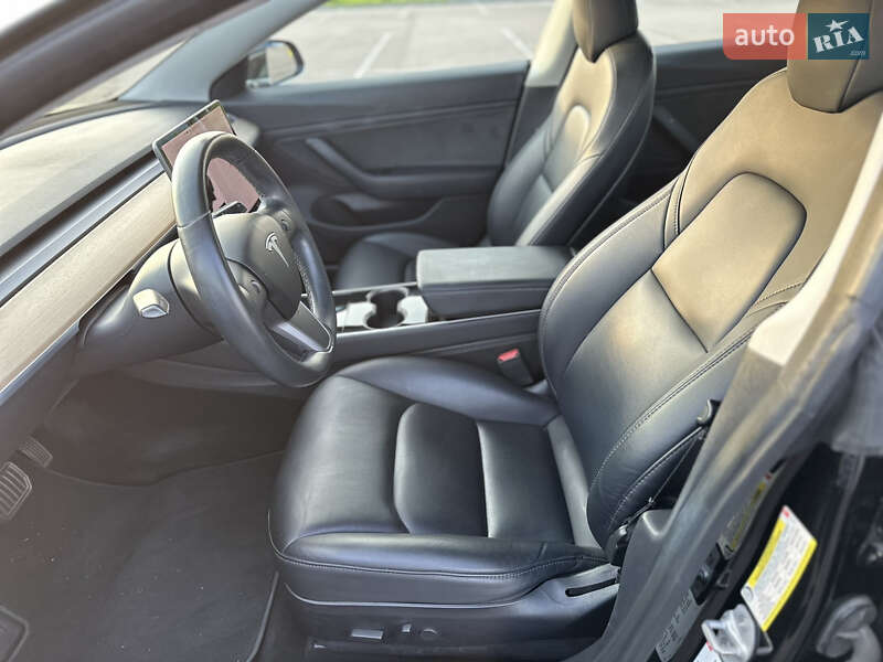 Седан Tesla Model 3 2018 в Рівному