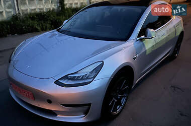 Седан Tesla Model 3 2018 в Ровно