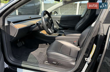 Седан Tesla Model 3 2019 в 