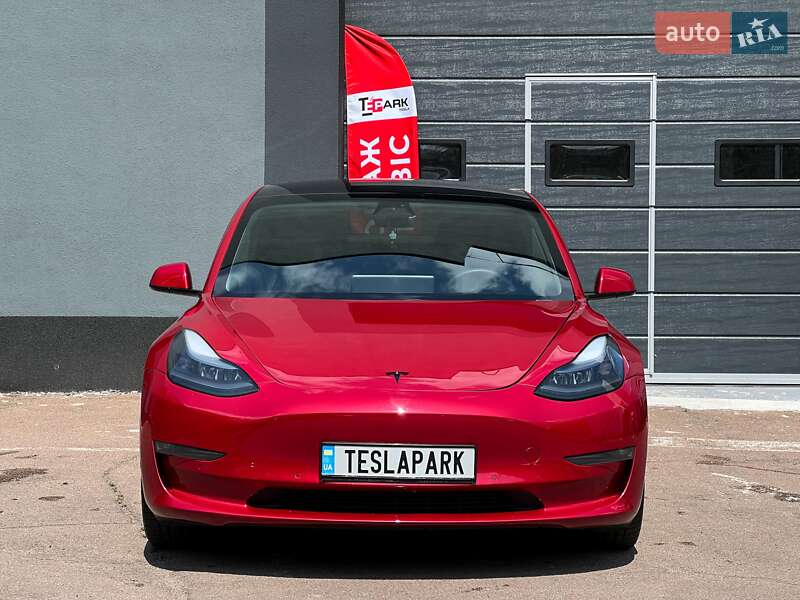 Седан Tesla Model 3 2021 в Киеве
