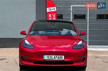 Седан Tesla Model 3 2021 в 