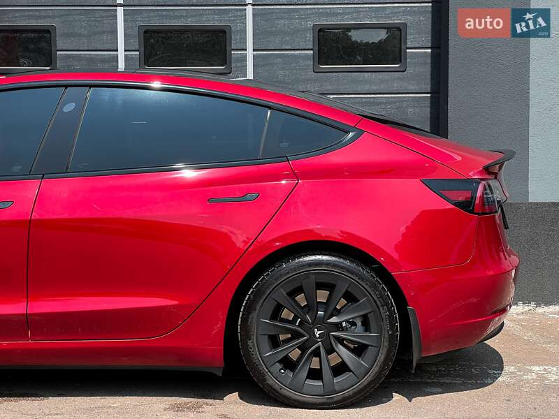 Седан Tesla Model 3 2021 в Киеве