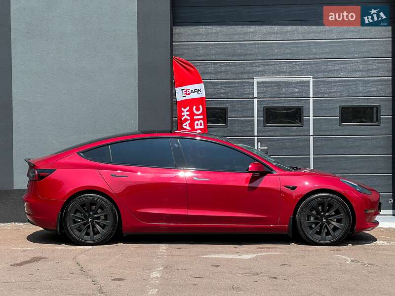 Седан Tesla Model 3 2021 в Киеве