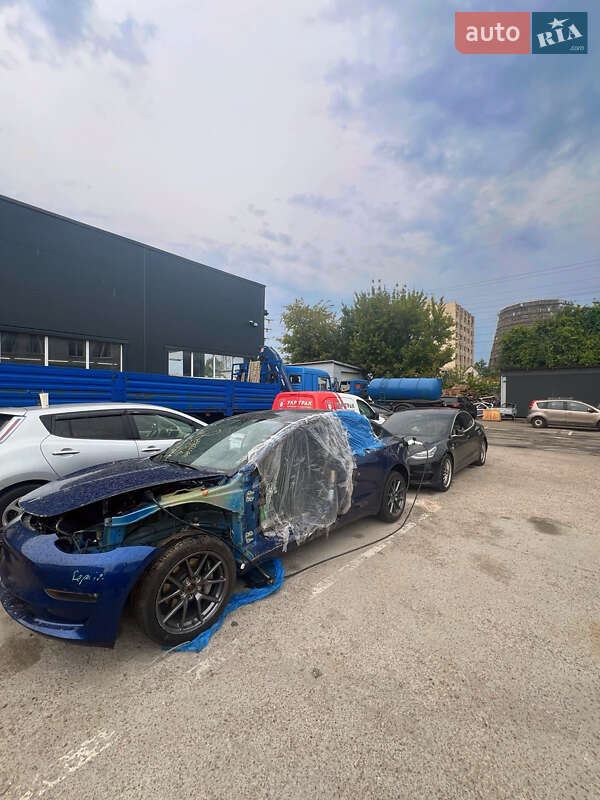 Седан Tesla Model 3 2021 в Києві