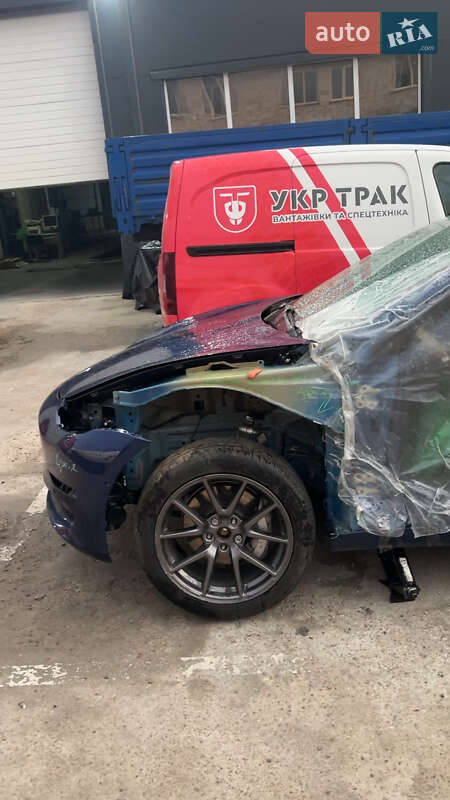 Седан Tesla Model 3 2021 в Киеве