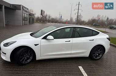 Седан Tesla Model 3 2022 в 