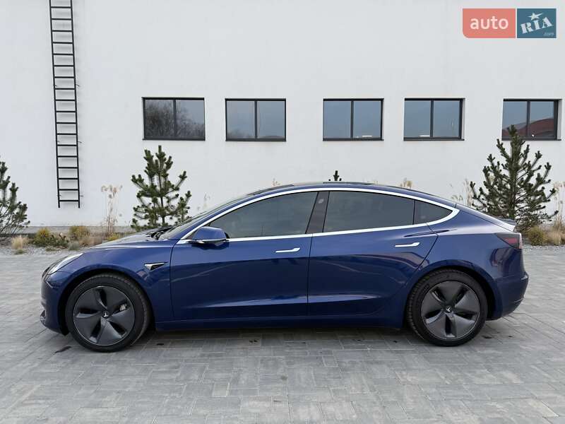 Седан Tesla Model 3 2019 в Луцке