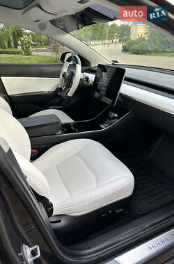 Седан Tesla Model 3 2019 в 