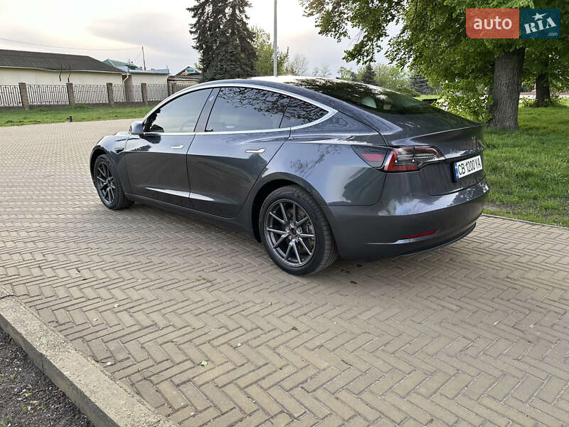 Седан Tesla Model 3 2019 в Прилуках