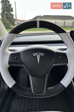 Седан Tesla Model 3 2019 в 