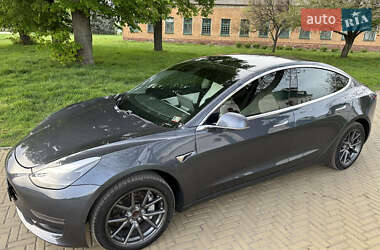 Седан Tesla Model 3 2019 в 