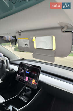 Седан Tesla Model 3 2019 в 