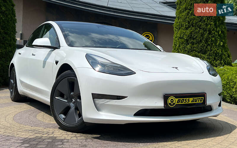 Седан Tesla Model 3 2022 в 