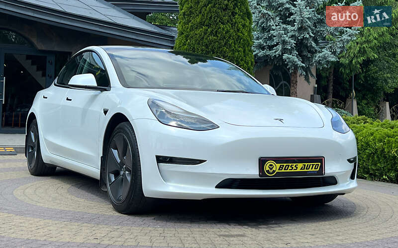 Седан Tesla Model 3 2022 в Львові