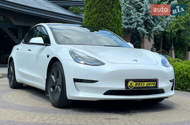 Седан Tesla Model 3 2022 в 