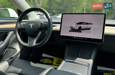 Седан Tesla Model 3 2022 в 