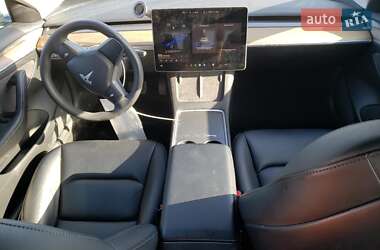 Седан Tesla Model 3 2022 в 