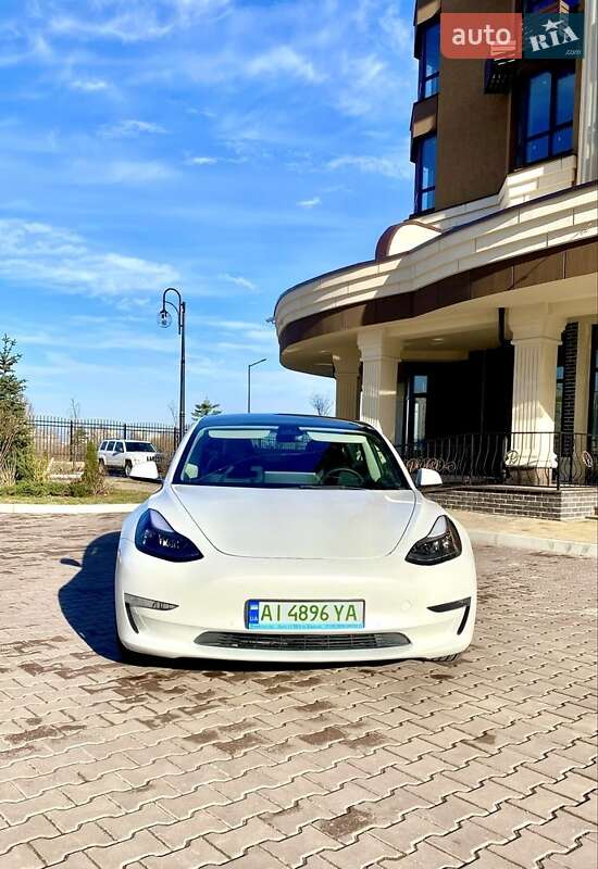 Седан Tesla Model 3 2022 в Киеве
