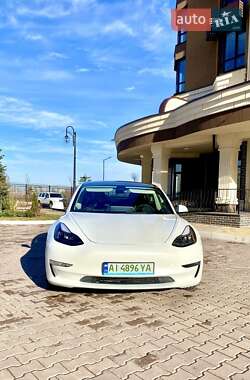 Седан Tesla Model 3 2022 в 