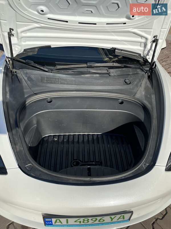 Седан Tesla Model 3 2022 в Киеве