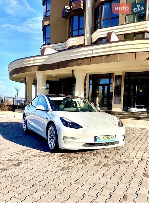 Седан Tesla Model 3 2022 в Киеве