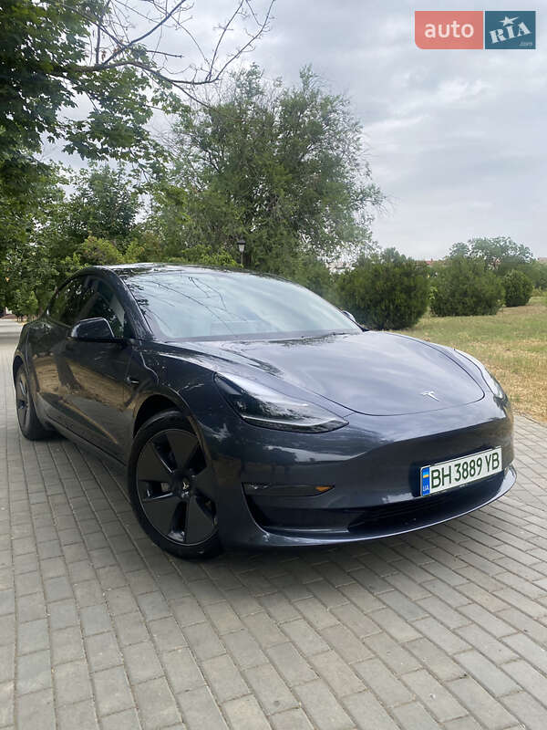 Седан Tesla Model 3 2023 в 