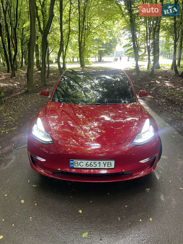 Седан Tesla Model 3 2018 в Львове