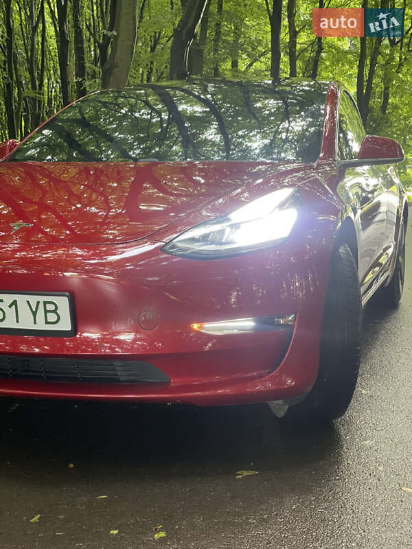 Седан Tesla Model 3 2018 в Львове
