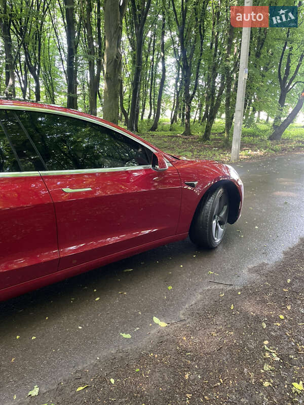 Седан Tesla Model 3 2018 в Львове