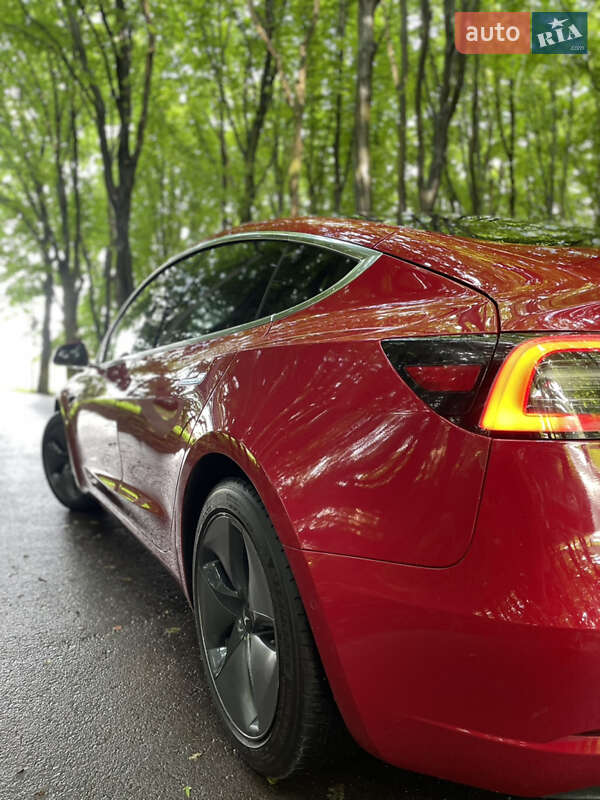 Седан Tesla Model 3 2018 в Львове