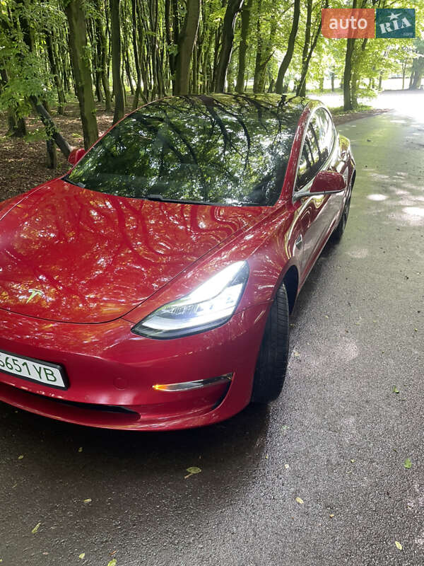 Седан Tesla Model 3 2018 в Львове