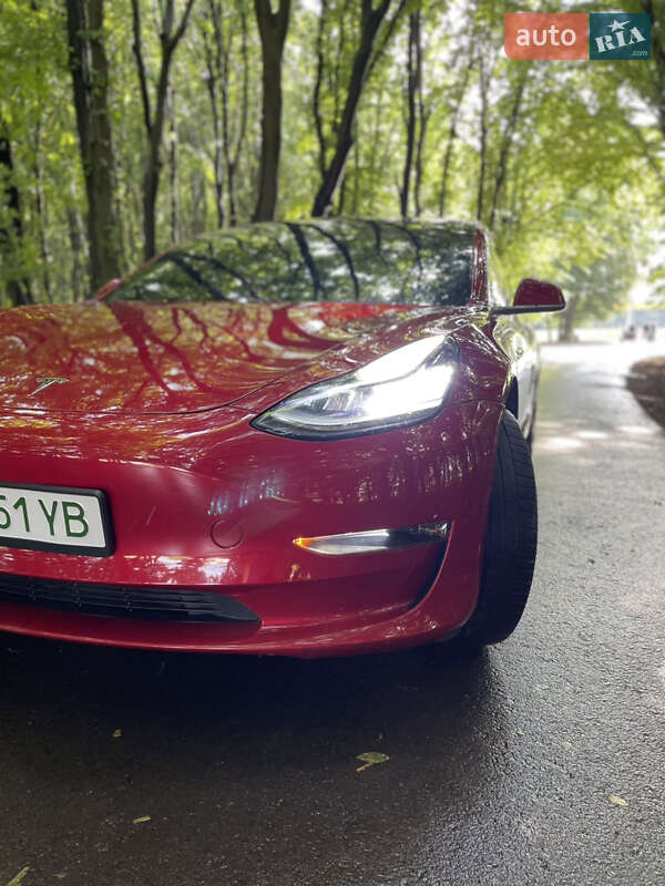 Седан Tesla Model 3 2018 в Львове