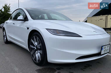 Седан Tesla Model 3 2024 в 