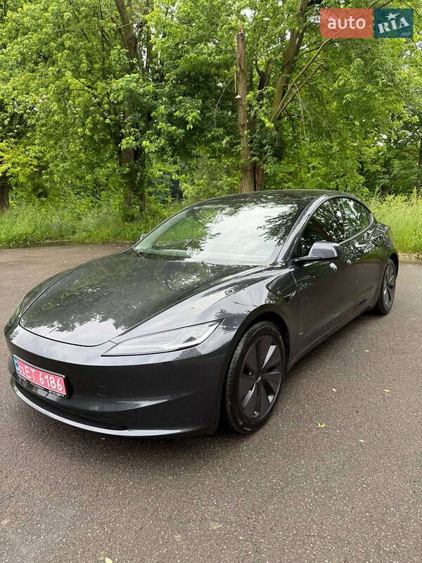 Tesla Model 3 2024