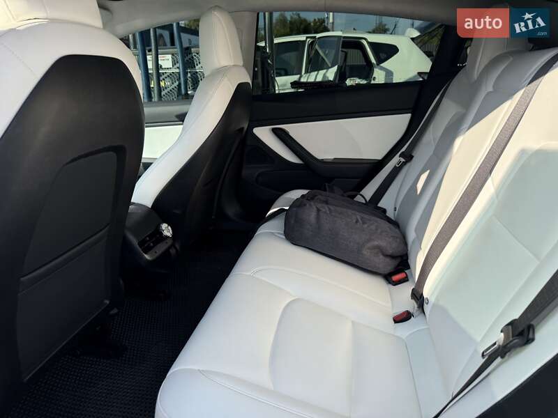 Седан Tesla Model 3 2018 в Виннице