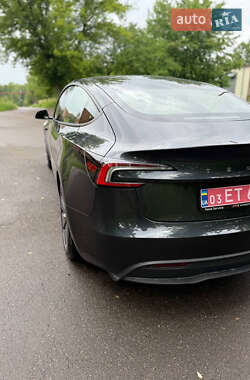 Седан Tesla Model 3 2024 в 