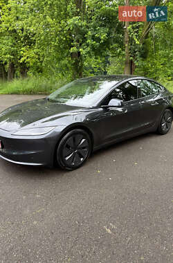 Седан Tesla Model 3 2024 в 