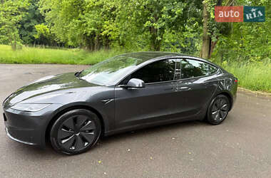 Седан Tesla Model 3 2024 в 