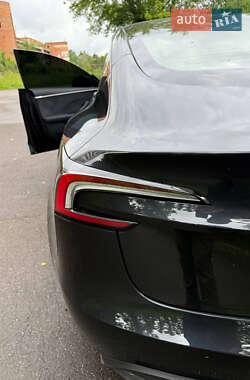 Седан Tesla Model 3 2024 в 